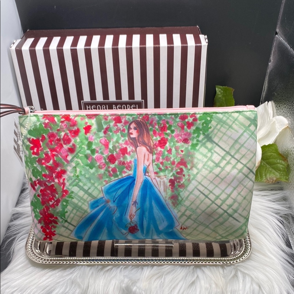 HENRI BENDEL WRISTLET NWT & BOX